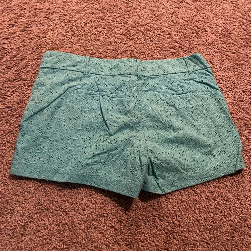 Ann Taylor teal shorts size 6 - Picture 2 of 2